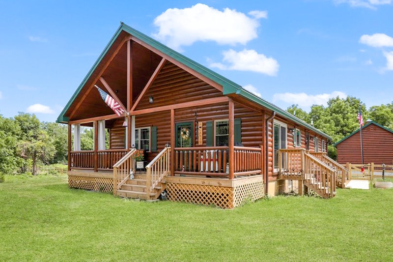 Settler hunting cabin